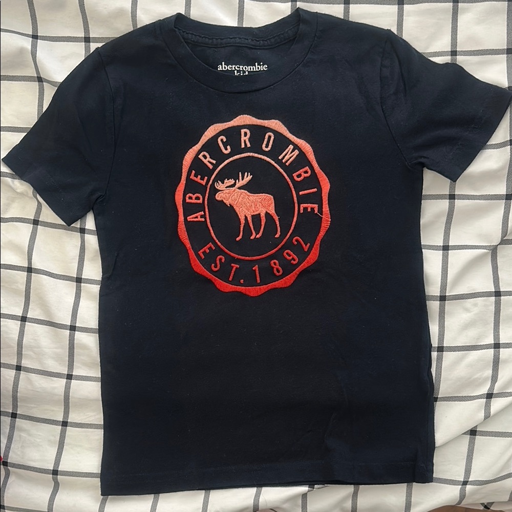 Preloved Abercrombie & Fitch Kids Black T-Shirt with Red Logo
